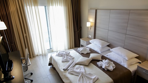 Ulcinj: Im Komforthotel werden Handtücher und Bettwäsche gestellt. Ulcinj: Im Komforthotel werden Handtücher und Bettwäsche gestellt.