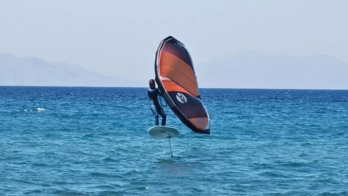 Rhodos Theologos: Wingfoilen, der neue Trendsport Rhodos Theologos: Wingfoilen, der neue Trendsport