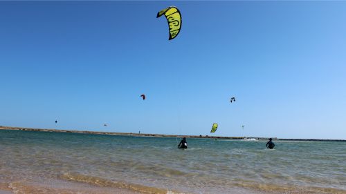 Algarve: Kitesurfen lernen in der Alvor Lagune Algarve: Kitesurfen lernen in der Alvor Lagune