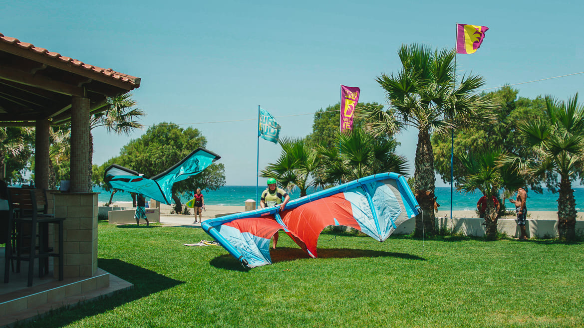 Rhodos Fanes: Gartenbereich der Kitesurf Station