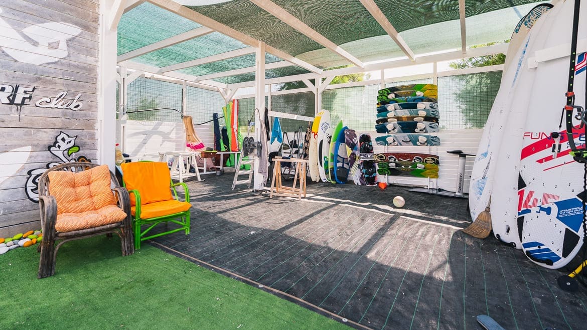 Rhodos Theologos: Innenbereich der Kite- und Wing/Windsurf Station