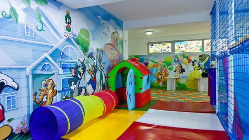 Ulcinj: Kinder sind im Komforthotel herzilch willkommen. Ulcinj: Kinder sind im Komforthotel herzilch willkommen.