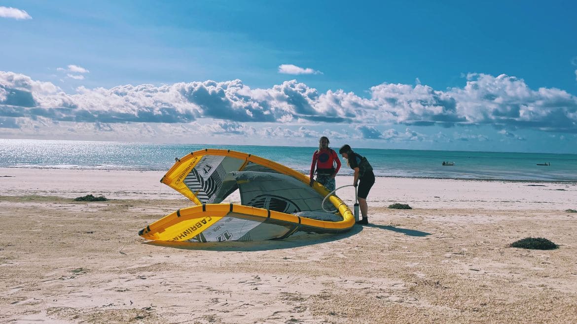 Kiteaufbau am Morgen Kiteaufbau am Morgen