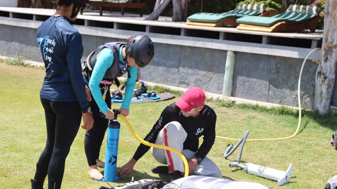 Ilha do Guajiru: Kiteaufbau während der Schulung 
