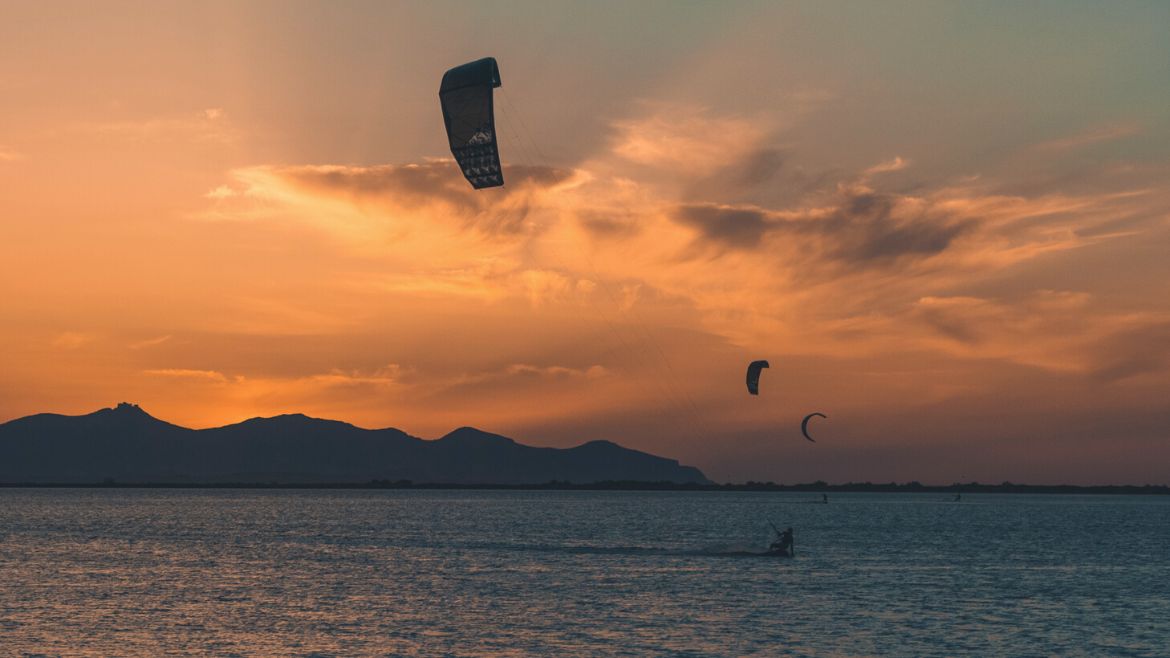 Marsala: Kiten am Abend an der Kite- und Windsurf Station Marsala: Kiten am Abend an der Kite- und Windsurf Station