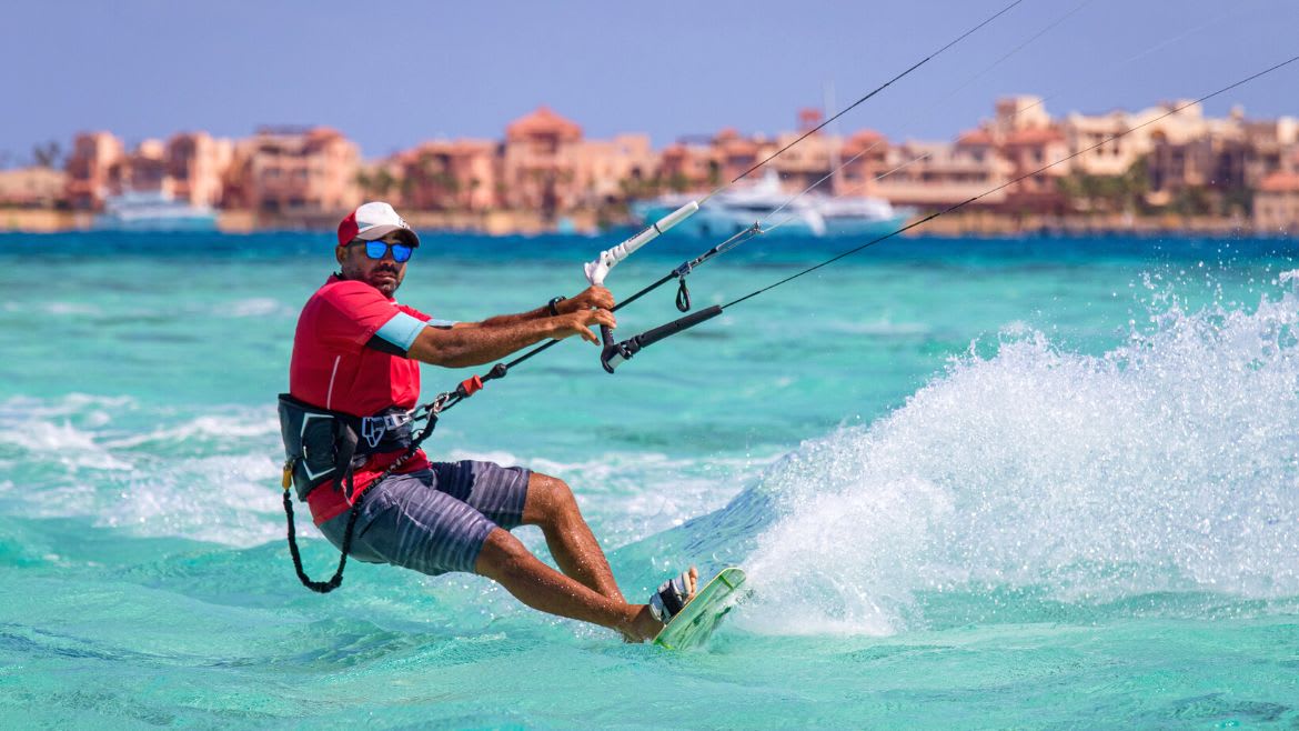 Soma Bay: Kitesurfen und atemberaubende Wasserfarben