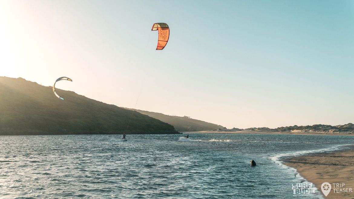Algarve: Kitesurfer an der Algarve Algarve: Kitesurfer an der Algarve