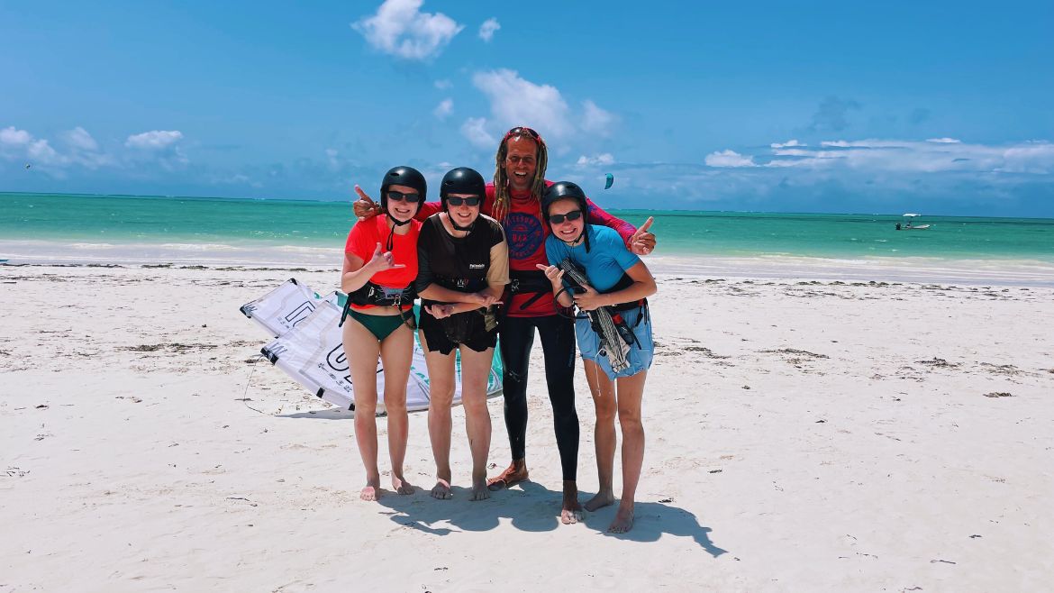 Kitelehrer Martin und seine Schüler Kitelehrer Martin und seine Schüler