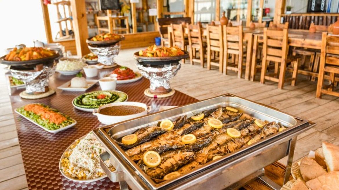 Dakhla: Leckeres Buffet im Camp