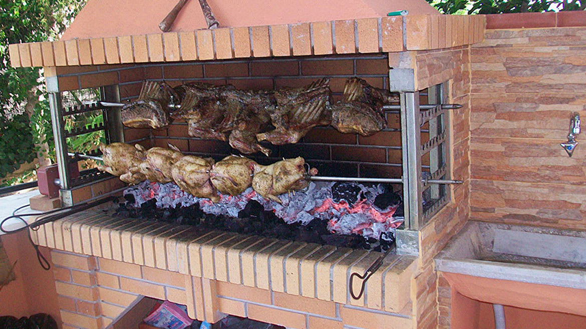 Fanes: Die Grillabende im Surfhotel sind sehr beliebt. Fanes: Die Grillabende im Surfhotel sind sehr beliebt.