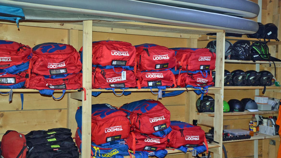 Ulcinj: Material in der Kite- und Wingsurf Station