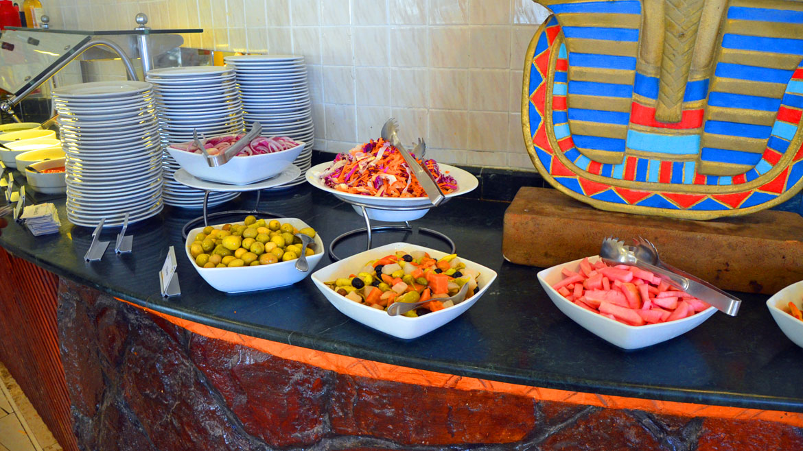 Hamata: Obst darf zum Mittagessem im Komforthotel nicht fehlen. Hamata: Obst darf zum Mittagessem im Komforthotel nicht fehlen.