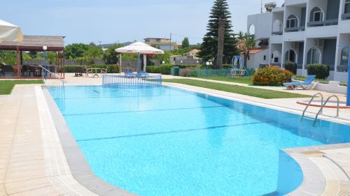 Theologos: Poolbereich Theologos: Poolbereich