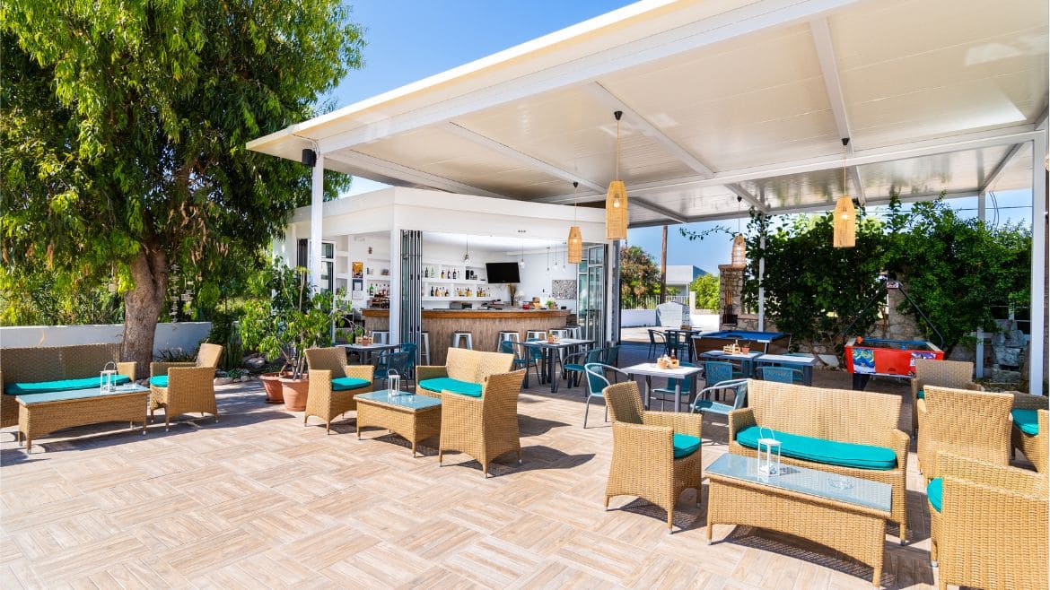 Rhodos Theologos: Die Poolbar des Surfhotels
