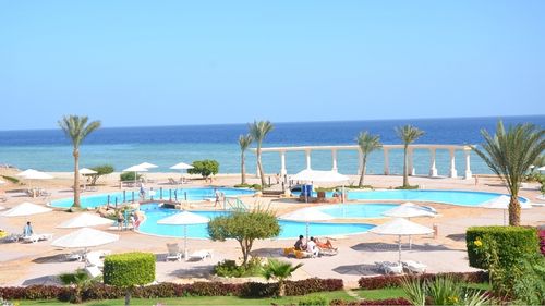 El Naaba: Poollandschaft mit Meerblick