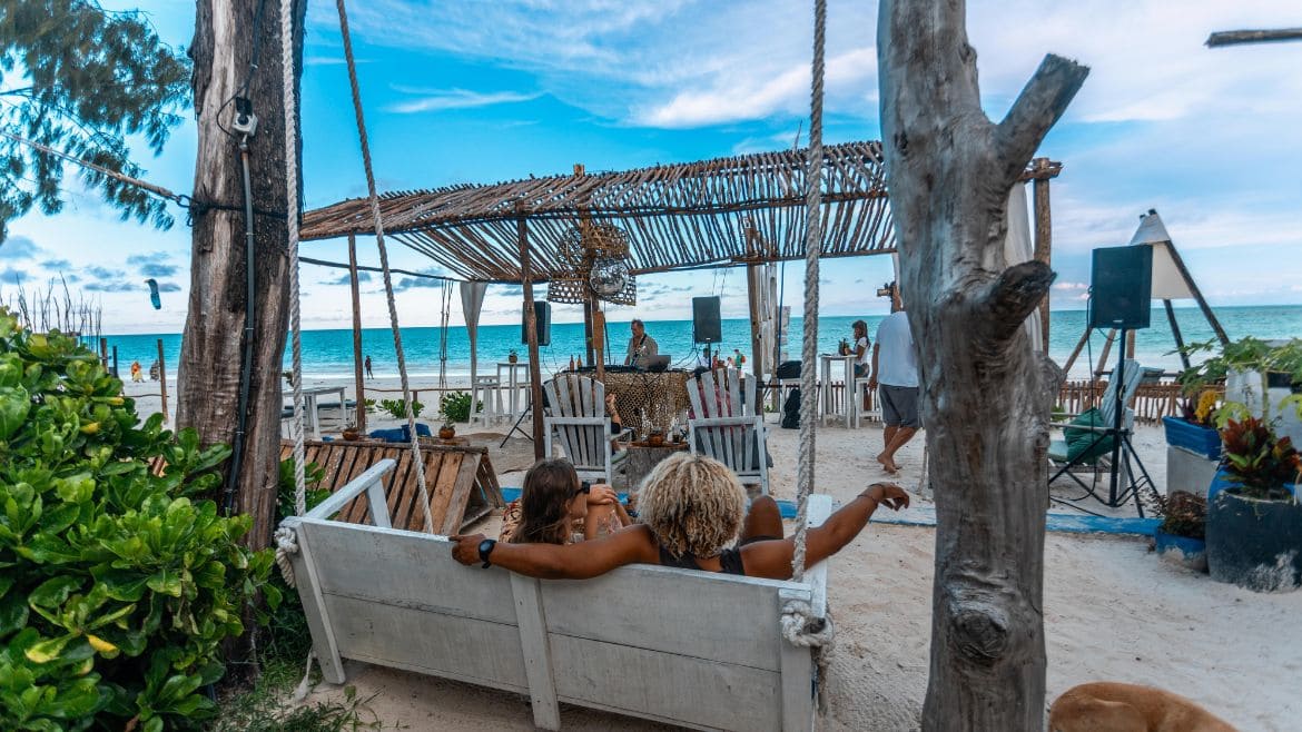 Sansibar: Relaxen am Abend an der Bar Sansibar: Relaxen am Abend an der Bar