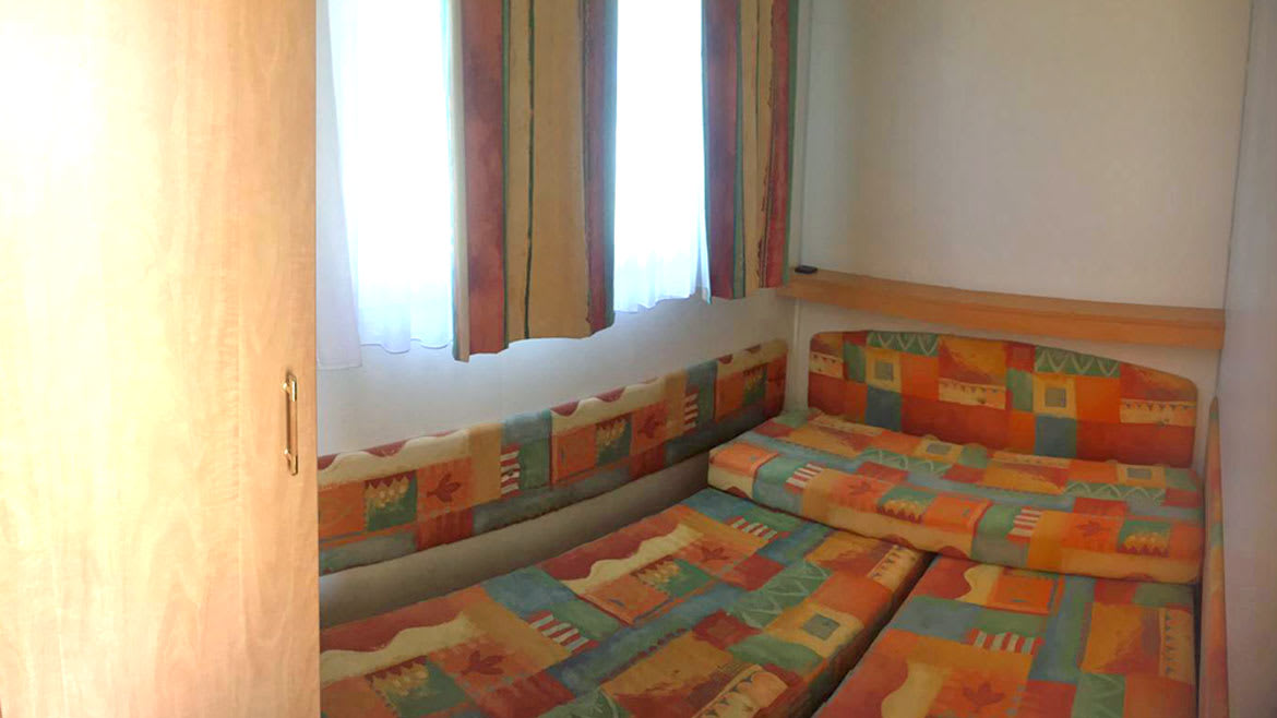 Ulcinj: Einer der Schlafbereiche in den Strand Bungalows Ulcinj: Einer der Schlafbereiche in den Strand Bungalows