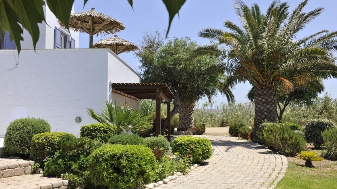 Naxos: Blick auf den Eingangsbereich der Surfer Appartements
