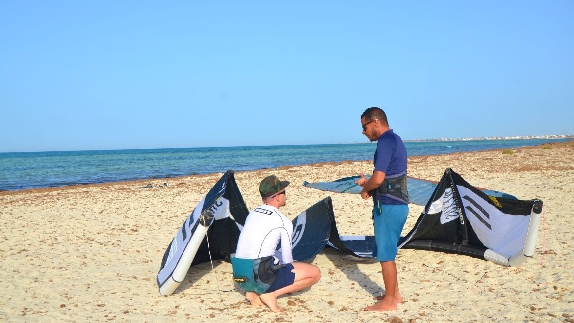 Djerba-Zarzis: Schulung beim Kite Camp Djerba-Zarzis: Schulung beim Kite Camp