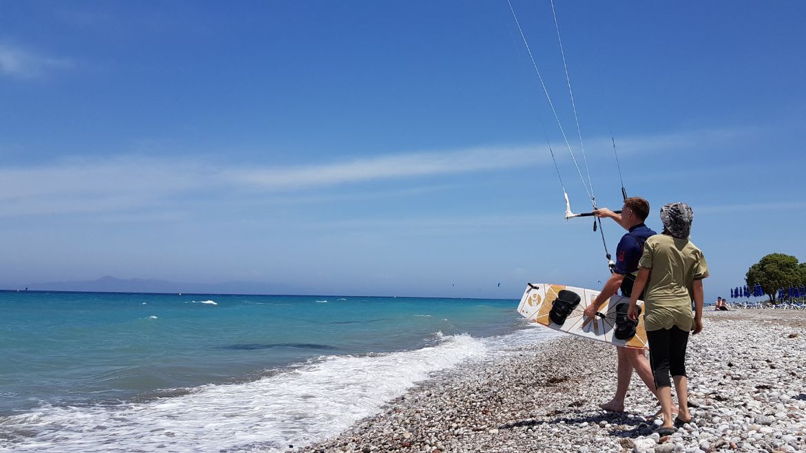 Rhodos Theologos: Schulungsbild an der Kite- und Wing/Windsurf Station