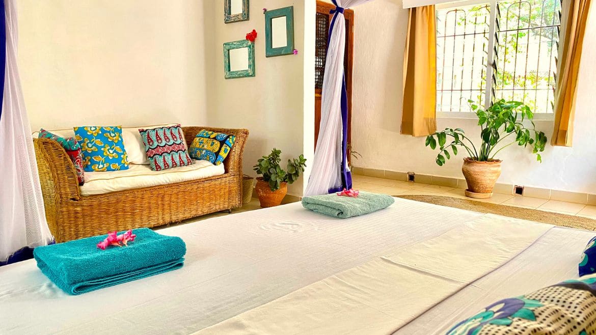 Kilifi: Sitzbereich im King Zimmer mit Privatbad Kilifi: Sitzbereich im King Zimmer mit Privatbad