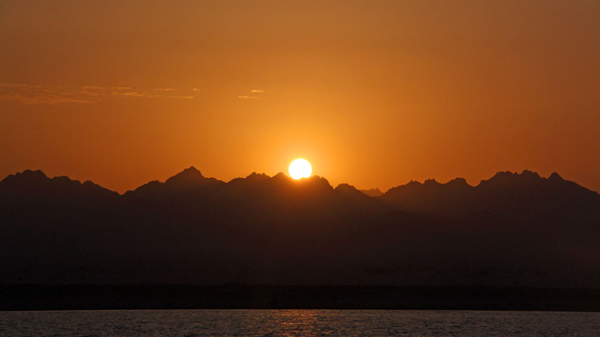 Soma Bay: Sonnenuntergang an der Station