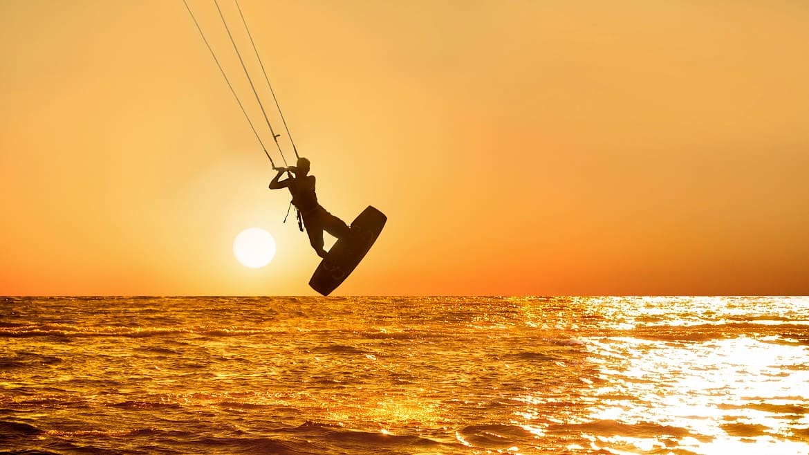 Ulcinj: Sprünge während des Sonnenunterganges