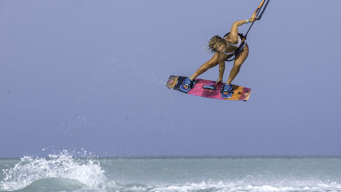 Hamata: Sprungübungen direkt an der Kitesurfstation. Hamata: Sprungübungen direkt an der Kitesurfstation.