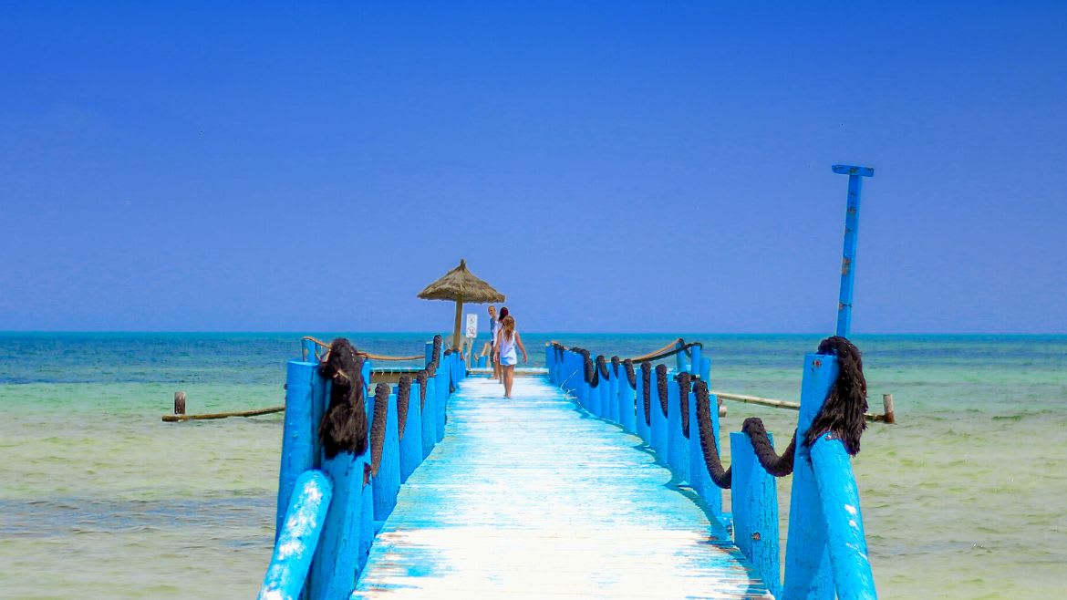 Djerba-Zarzis: Steg am Strand des Komforthotel Zarzis Djerba-Zarzis: Steg am Strand des Komforthotel Zarzis