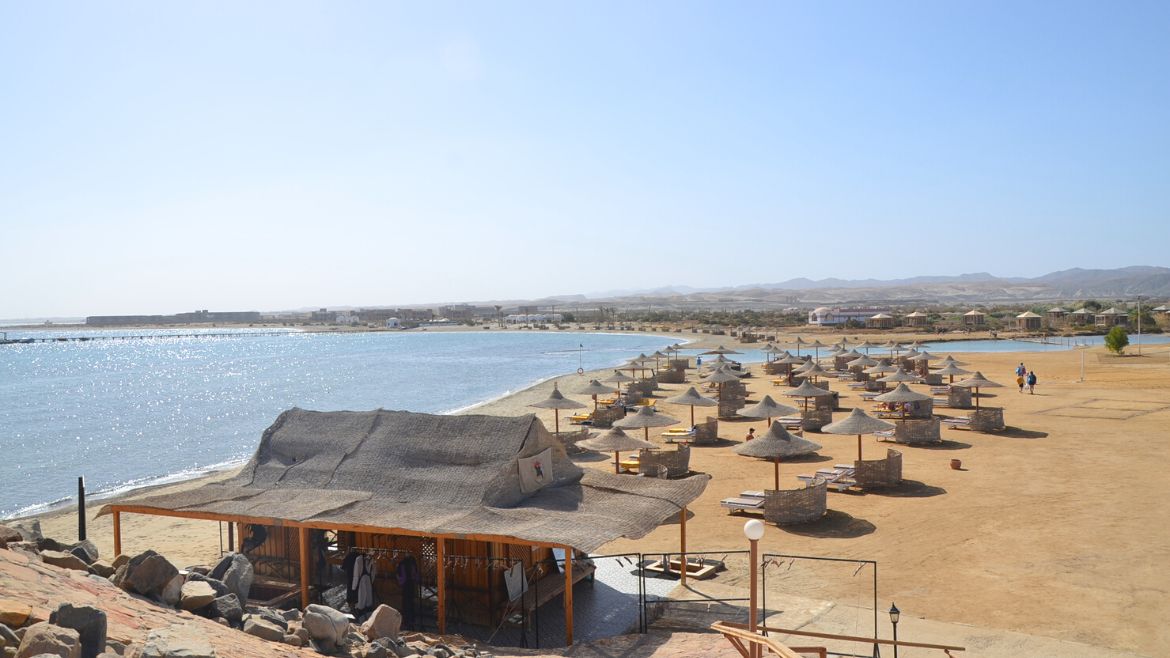 El Naaba:  Tauschule direkt am Komforthotel