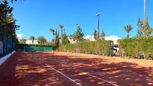 Zarzis: Das Komforthotel verfügt über zwei Tennisplätze Zarzis: Das Komforthotel verfügt über zwei Tennisplätze