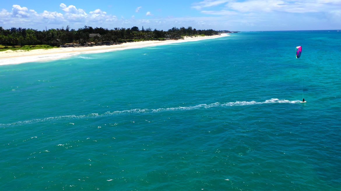 Kenia: Kitesurfen bei toller Kulisse