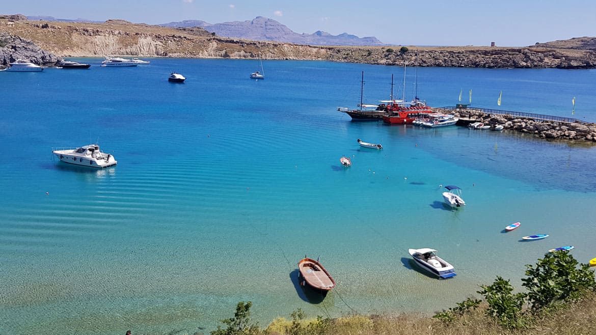 Fanes: Traumhafte Buchten laden in Lindos zum Baden ein. Fanes: Traumhafte Buchten laden in Lindos zum Baden ein.