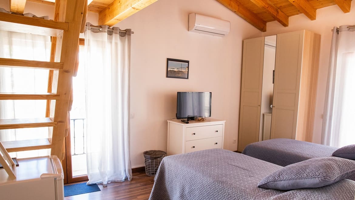 Algarve: Übersicht des Dreibettzimmer im Kitehaus