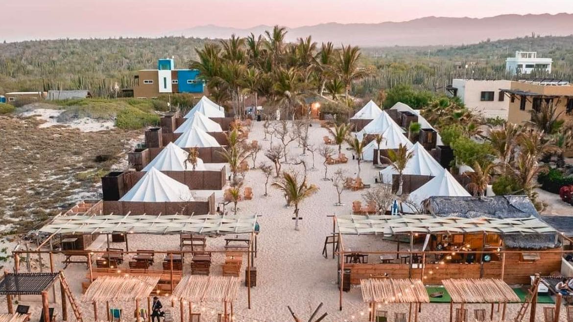 La Ventana: Übersicht der Anlage mit Kitesurf Station und Unterkunft