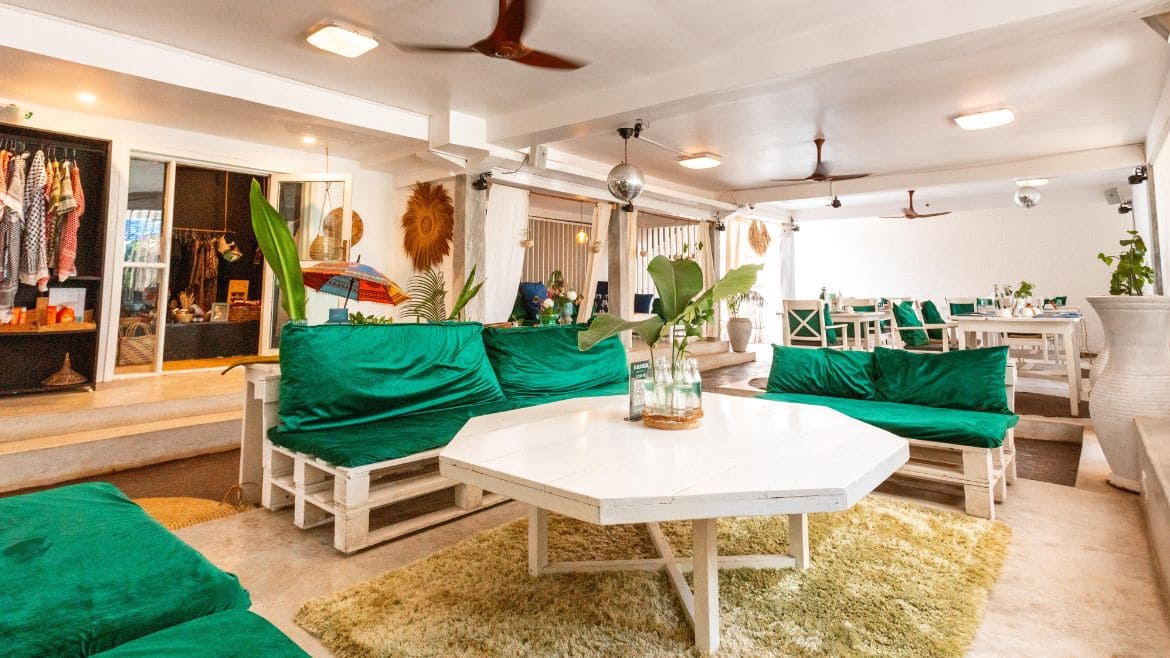 Sansibar: Sitzmöglichkeiten an der Bar Sansibar: Sitzmöglichkeiten an der Bar