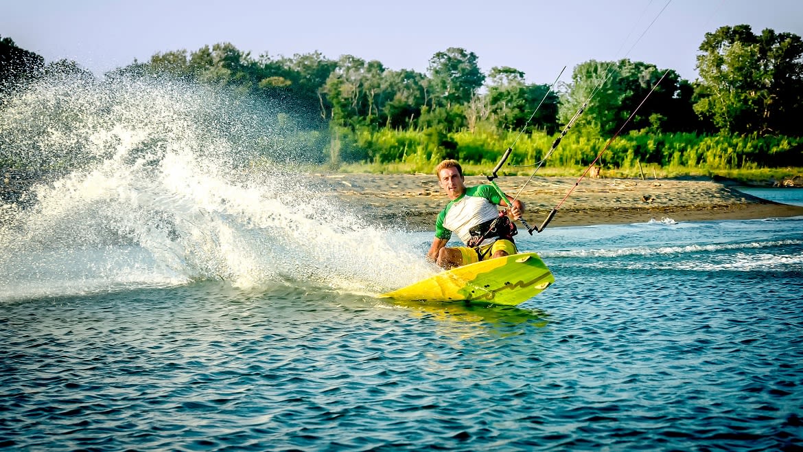Ulcinj: Kitesurfen im Flachwasser