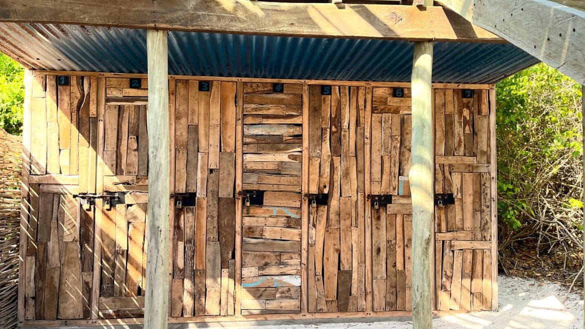 Kilifi: Verschließbare Boxen an der Station Kilifi: Verschließbare Boxen an der Station