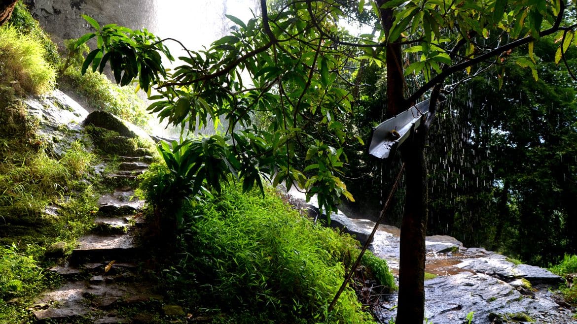 Sri Lanka: Weg zum Wasserfall