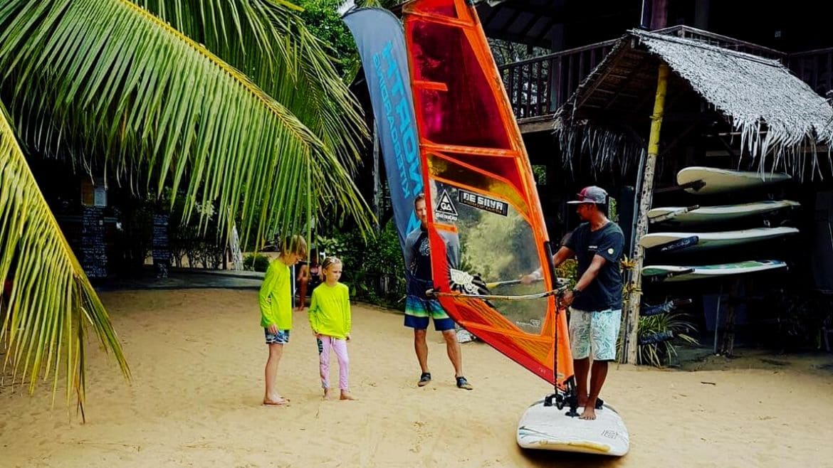 Kalpitiya: Windsurfschulung für die Kleinen Kalpitiya: Windsurfschulung für die Kleinen
