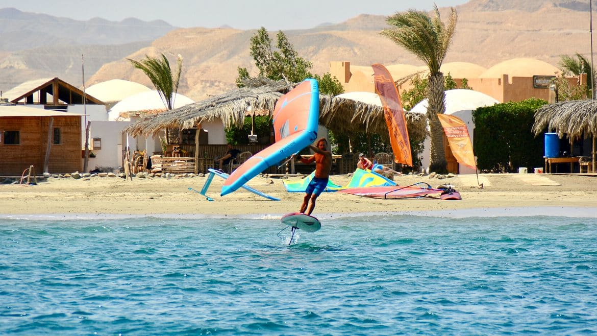 El Naaba: Wingen an der Station in El Naaba El Naaba: Wingen an der Station in El Naaba