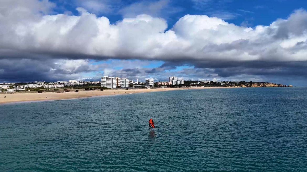 Algarve: Wingfoilen an der Algarve mit top Kulisse