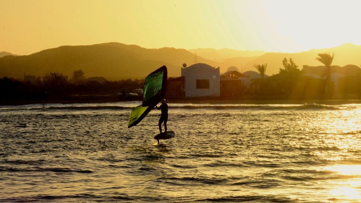 El Naaba: Wingsurfen/foilen bis zum Sonnenuntergang an der Kite- und Wing/Windsurf Station