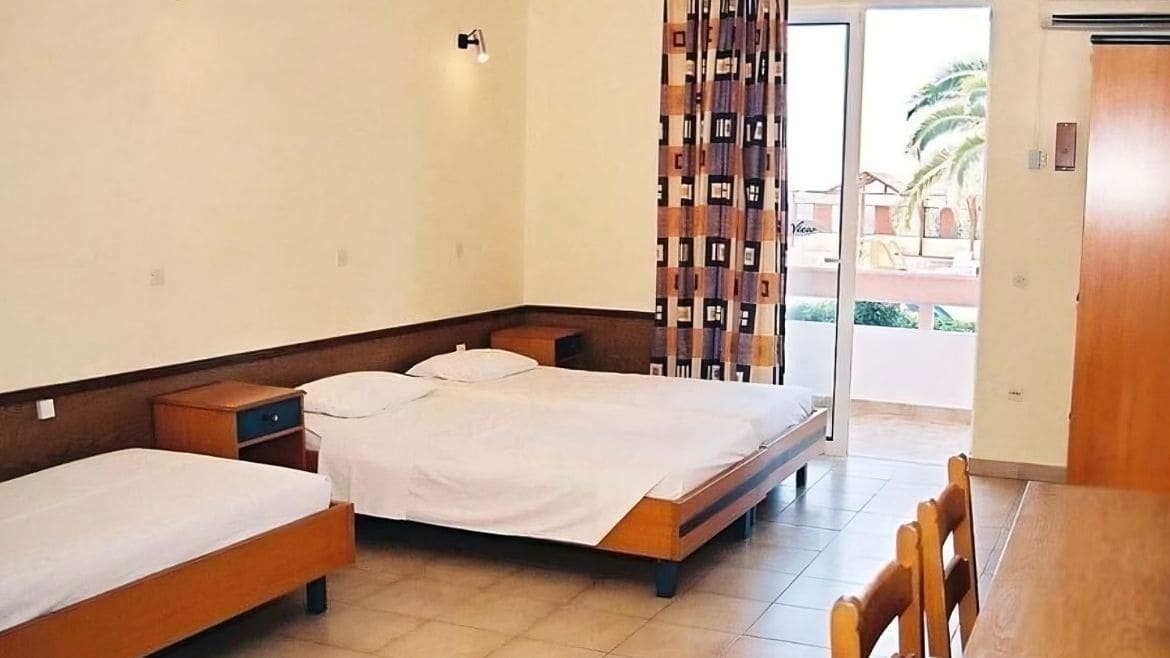 Theologos: Zimmerübersicht der Studios Poolblick