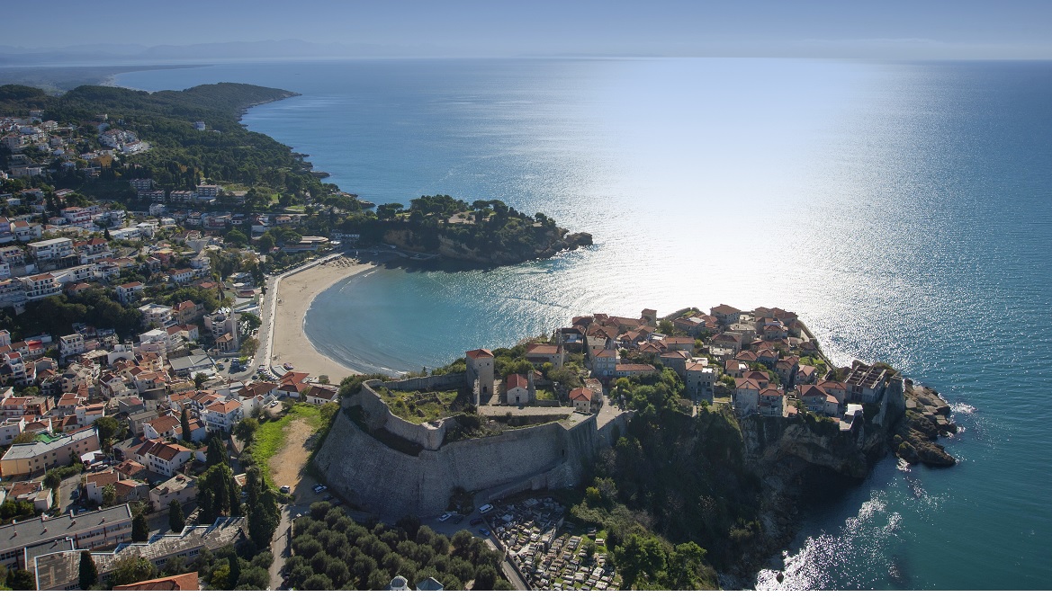 Montenegro: kleine Städte direkt an schönen Buchten