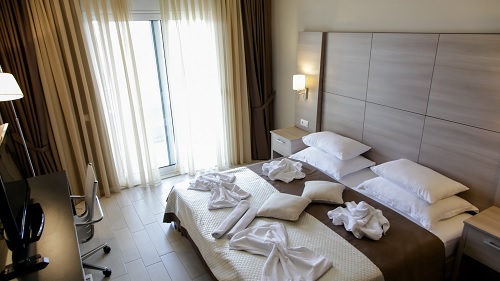Ulcinj: Im Komforthotel werden Handtücher und Bettwäsche gestellt.