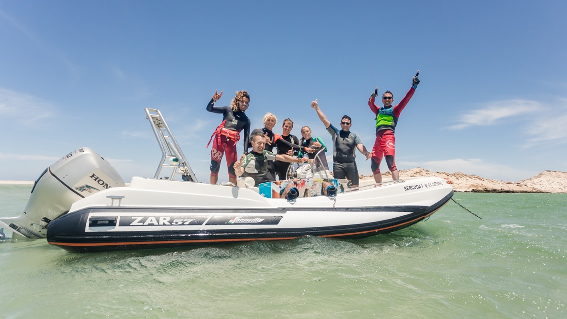 Dakhla: Mit dem Boot ist unser Team jederzeit bereit, um Dir zu helfen