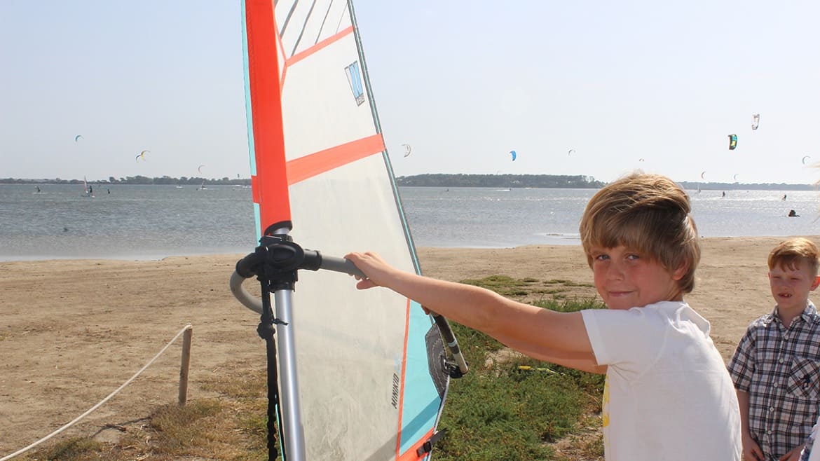 Marsala: Kinderschulung im Windsurfen