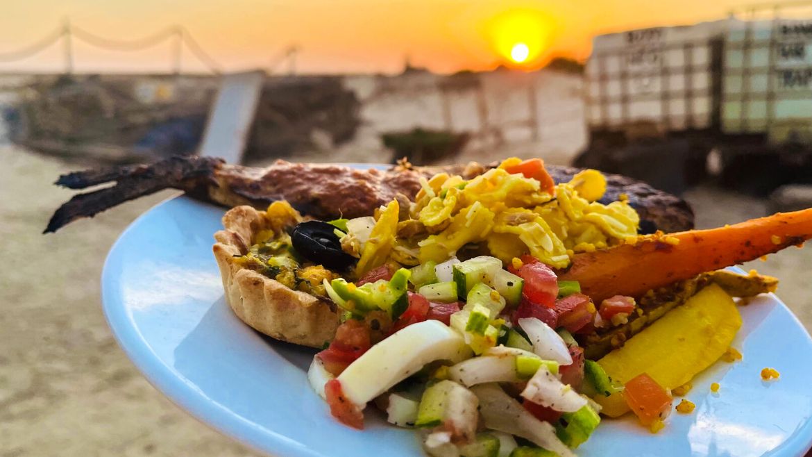 Djerba-Zarzis: Frisch zubereitetes Essen beim Kite Camp