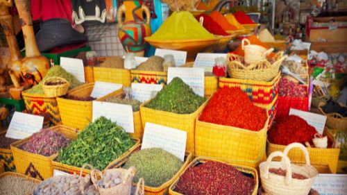 Djerba-Zarzis: eine große Auswahl an Gewürzen findet man auf den Wchenmärkten